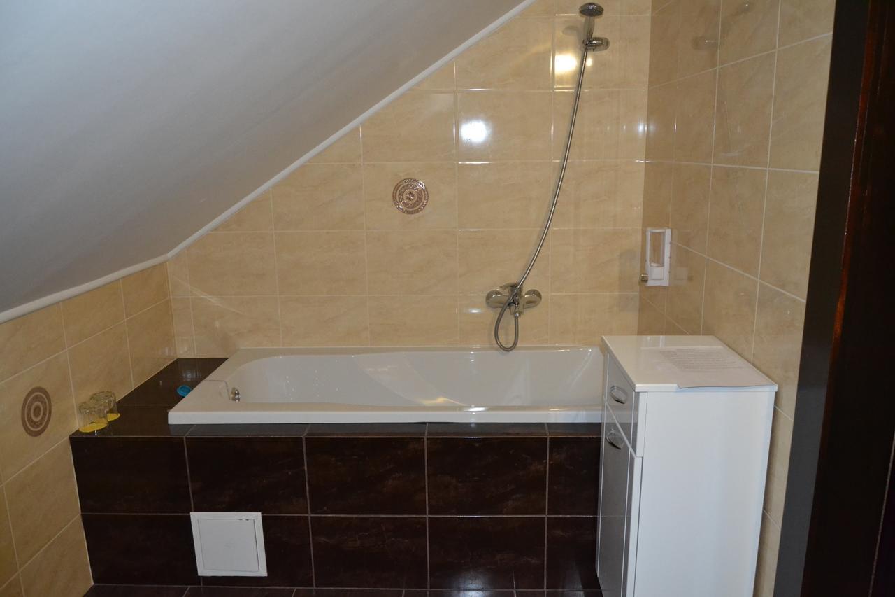 Golden Palace Dubove Habitación foto
